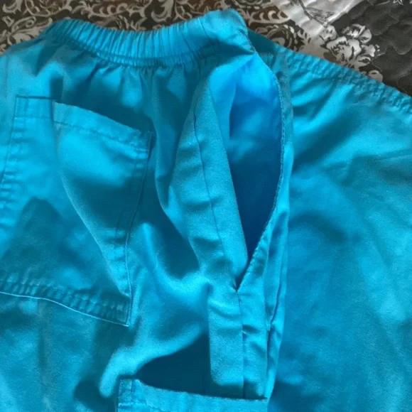 Lightweight Scrubs - Picture 7 of 12